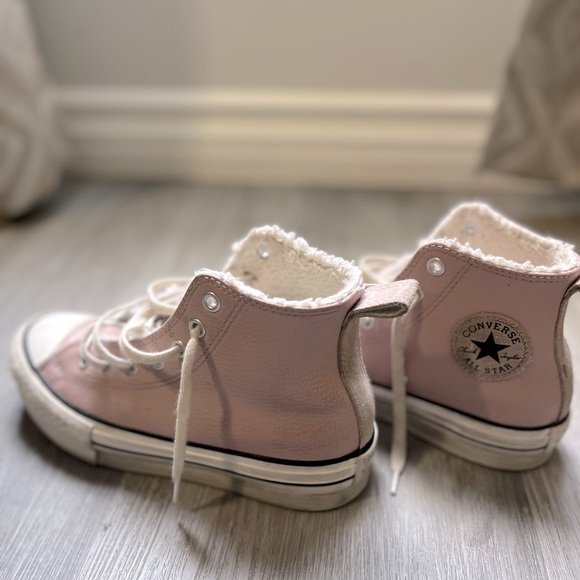 Girls Converse , pink leather high tops. Girls size 2. - Picture 6 of 8